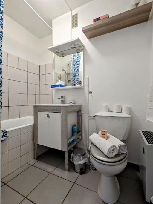 The Place To Be, Parking Gratuit Roanne Exteriör bild