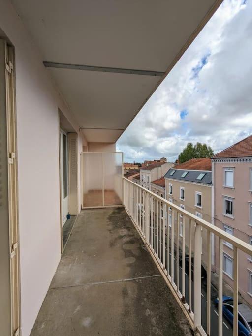 The Place To Be, Parking Gratuit Roanne Exteriör bild